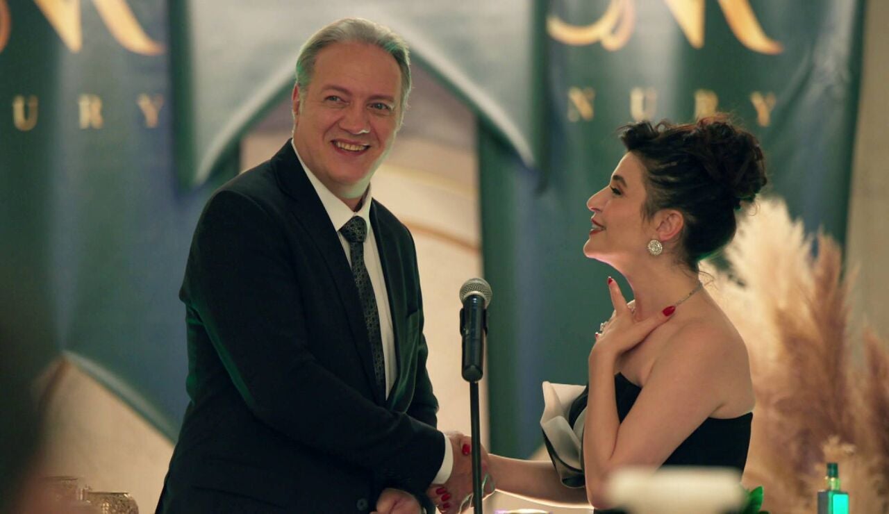 Nur inaugura su negocio sin imaginar que su inversor le har&aacute; la vida imposible al conocer su secreto mejor guardado