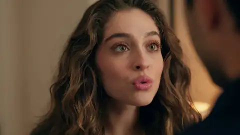 Ela le pide a Civan que se sincere con Ceren y su familia Ela le pide a Civan que se sincere con Ceren y su familia