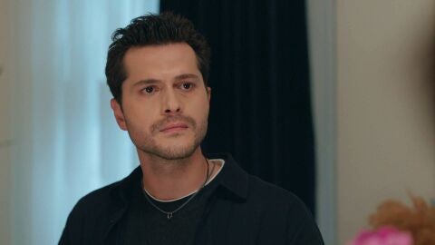 Civan comunica a su familia que no desea casarse con Ceren y desata la furia de su madre Nur