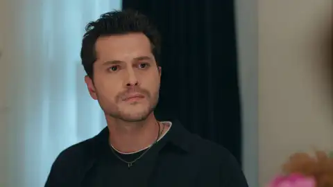 Civan comunica a su familia que no desea casarse con Ceren y desata la furia de su madre Nur Civan comunica a su familia que no desea casarse con Ceren y desata la furia de su madre Nur