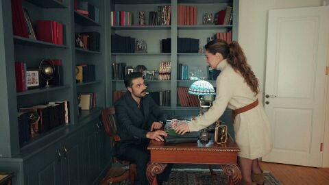 Ela entrega a Tufan un regalo muy especial