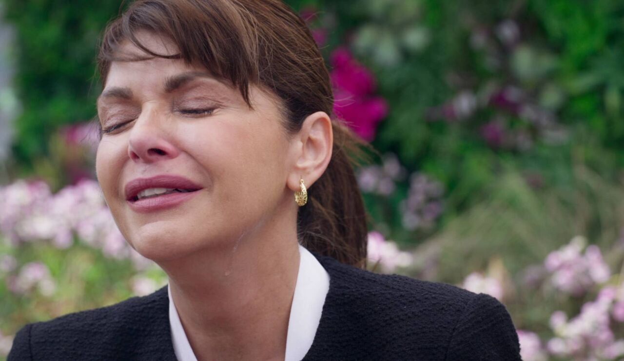 Velvet el nuevo imperio - Isabel cuenta a Alberto que es su madre y &eacute;l la rechaza