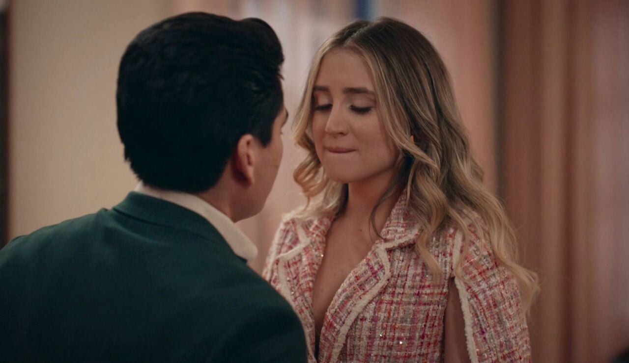 Velvet el nuevo imperio - B&aacute;rbara descubre a Valeria y a Enrique &iexcl;bes&aacute;ndose!