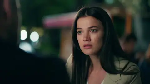 Secretos de familia - Cüneyt revela a Ceylin que Serdar fue quien mató a su padre Secretos de familia - Cüneyt revela a Ceylin que Serdar fue quien mató a su padre