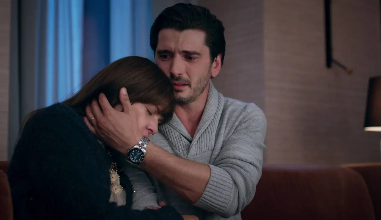 Velvet el nuevo imperio - Isabel muere en los brazos de su hijo Alberto