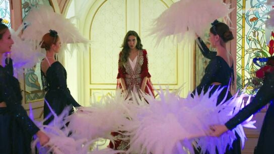 Nur organiza una fiesta previa a la boda de Serap y Yilmaz