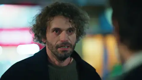 Mali acaba confesando a Civan que es su padre biológico Mali acaba confesando a Civan que es su padre biológico