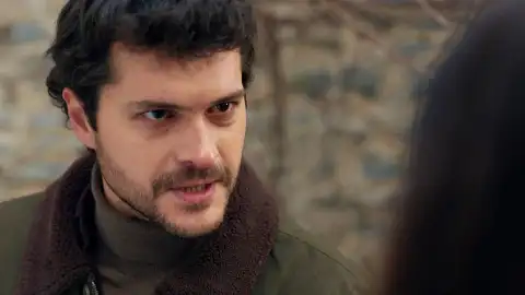 Civan descubre quién es su verdadero padre y amenaza con revelar el gran secreto familiar Civan descubre quién es su verdadero padre y amenaza con revelar el gran secreto familiar