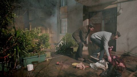 Nur estalla al ver a Tufan bes&aacute;ndose con Serap y planea una terrible venganza