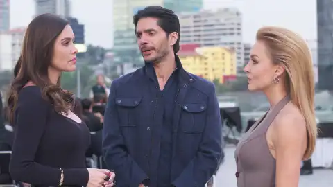 Leona despide a Columba de la empresa Leona despide a Columba de la empresa