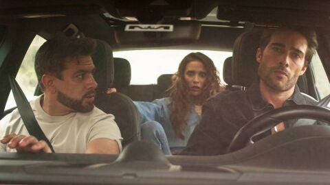 Me atrevo a amarte - Alejandro deja tirada a Victoria despu&eacute;s de hablar mal de su madre fallecida