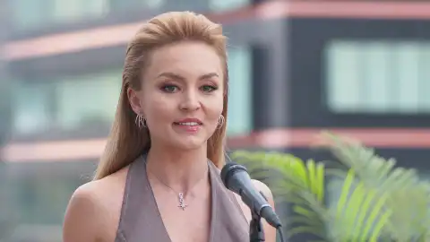 Gael nombra a Leona directora de la cervecería Torrenegro y juntos humillan a Columba delante de todos Gael nombra a Leona directora de la cervecería Torrenegro y juntos humillan a Columba delante de todos