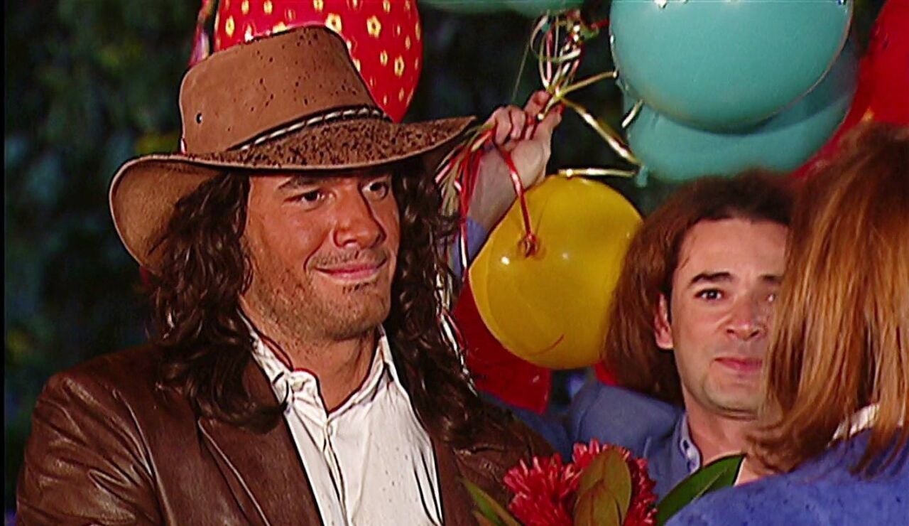 Gabriela vuelve a la hacienda Elizondo y recibe una emotiva bienvenida de los Reyes