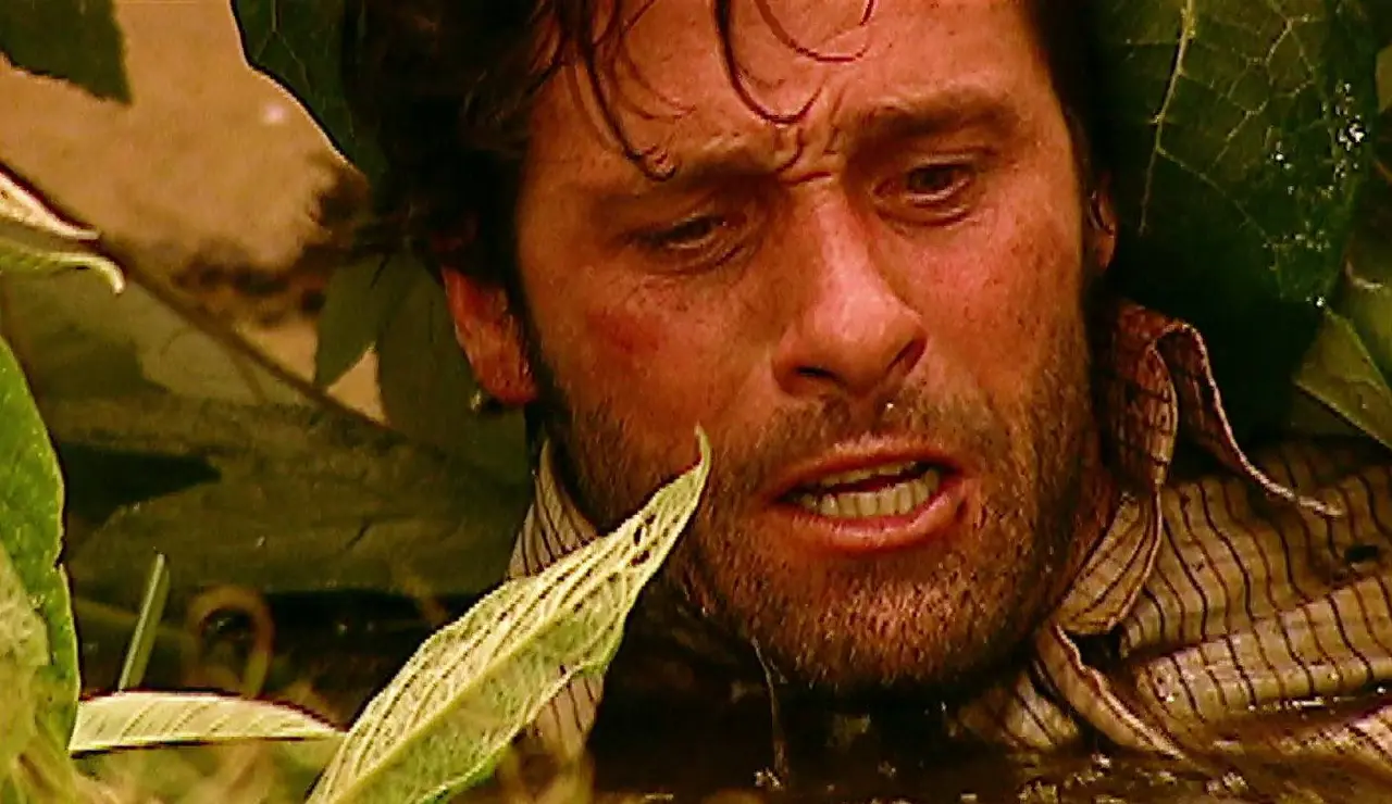 Escandón dispara a Gabriela en la selva pantanosa y termina hundiéndose en el pantano