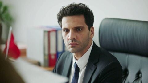 Secretos de familia - Ceylin lleva a Ilgaz los papeles del divorcio