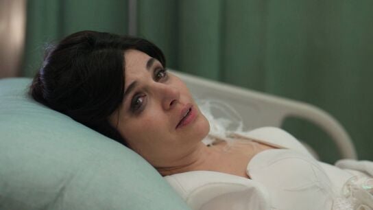 Nur descubre que está embarazada