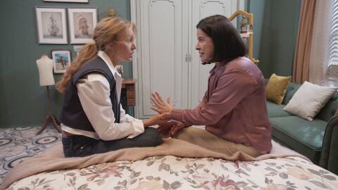 Leona, atrapada entre dos amores: Gael intenta reconquistarla y David sigue en su corazon hasta que Camila le pide que se case con ella