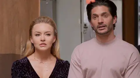 Leona siente celos de Camila Leona siente celos de Camila