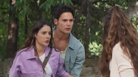 Elena descubre a su hermana Elsa con Andrés Elena descubre a su hermana Elsa con Andrés