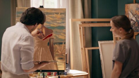 Velvet el nuevo imperio - Alberto pinta el vestido rojo carm&iacute;n