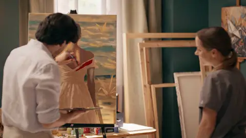 Velvet el nuevo imperio - Alberto pinta el vestido rojo carmín Velvet el nuevo imperio - Alberto pinta el vestido rojo carmín