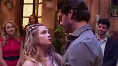 Ana Julia vive una noche inolvidable en su cumpleaños que termina con un emotivo reeencuentro con Gael Ana Julia vive una noche inolvidable en su cumpleaños que termina con un emotivo reeencuentro con Gael