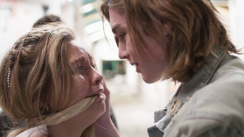 Calixto entrega a Anaju al padre de Romeo