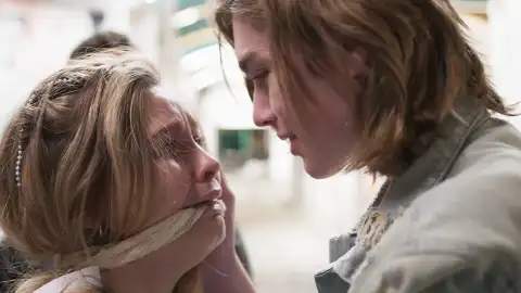 Calixto entrega a Anaju al padre de Romeo Calixto entrega a Anaju al padre de Romeo