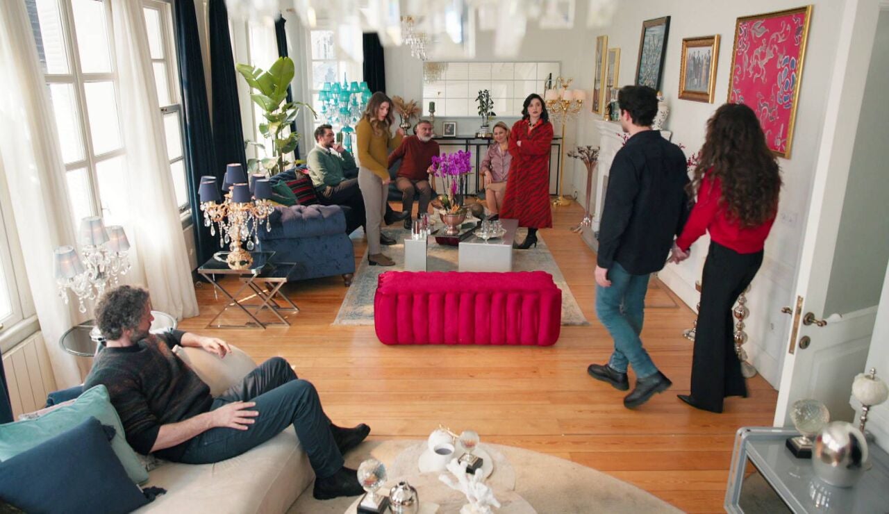 La familia Yıldız descubre qui&eacute;n es Ela y teme su venganza 