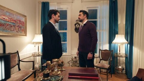 Civan le revela a su padre que Ela es la hija del hombre que atropelló mortalmente 