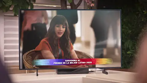 Alberto ve a Ana en la tele y está seguro de que la conoce Alberto ve a Ana en la tele y está seguro de que la conoce