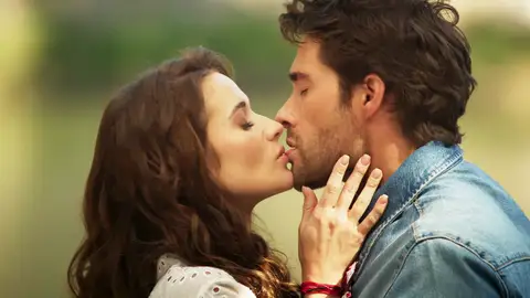 Me atrevo a amarte - Victoria cuenta a Alejandro que Valente no fue responsable de la muerte de su madre Me atrevo a amarte - Victoria cuenta a Alejandro que Valente no fue responsable de la muerte de su madre