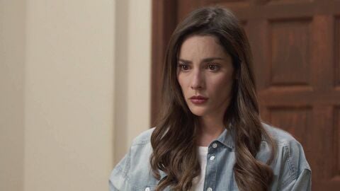 Elsa llega al internado y sus normas extremas la dejan en shock