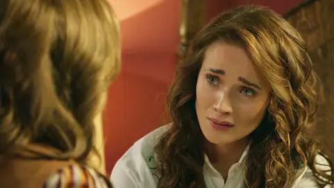 Victoria está destrozada después de la muerte de su yegua Victoria está destrozada después de la muerte de su yegua