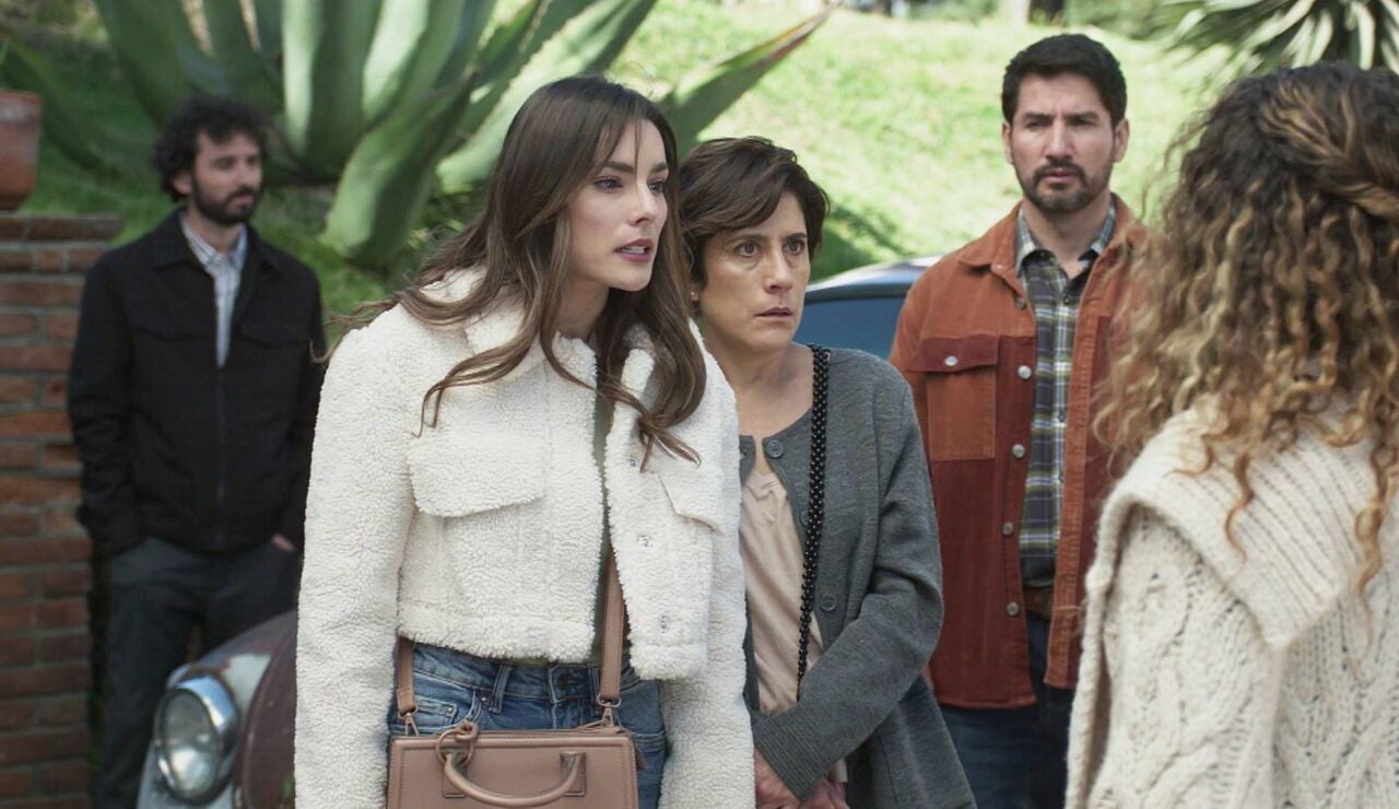 Todo se complica: detienen a Andr&eacute;s y Elsa es enviada al racho de su t&iacute;a Clemencia para ocultar su embarazo 