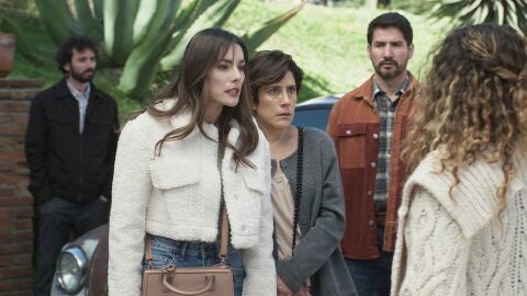 Todo se complica: detienen a Andr&eacute;s y Elsa es enviada al racho de su t&iacute;a Clemencia para ocultar su embarazo 