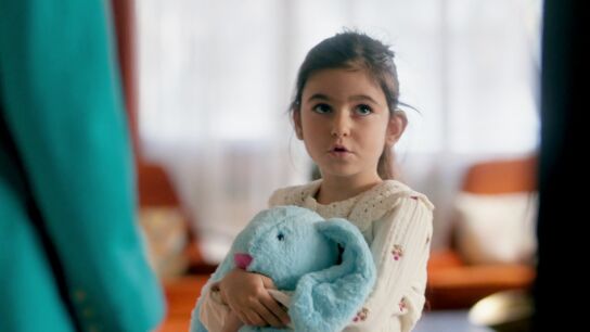 Mercan ya est&aacute; en casa con Ceylin e Ilgaz