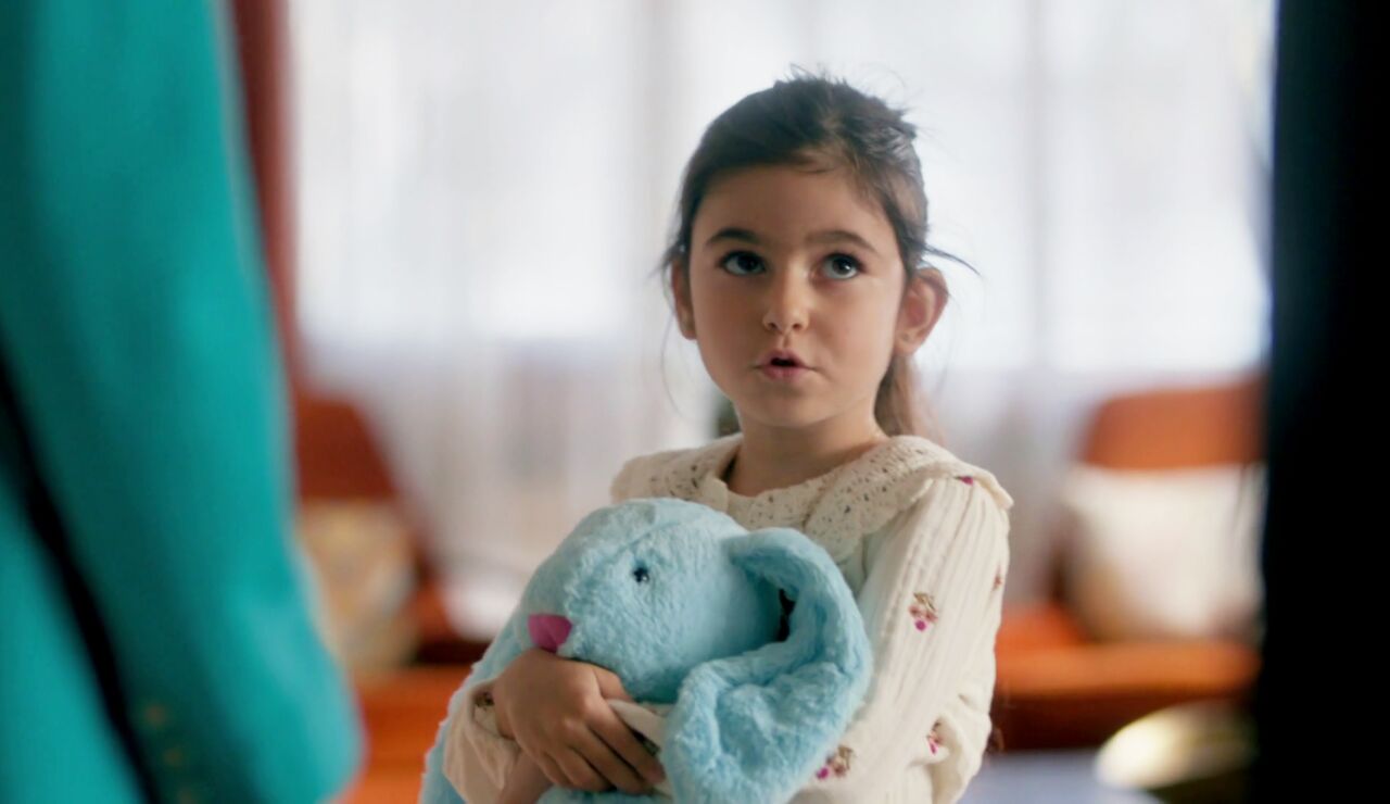 Mercan ya est&aacute; en casa con Ceylin e Ilgaz