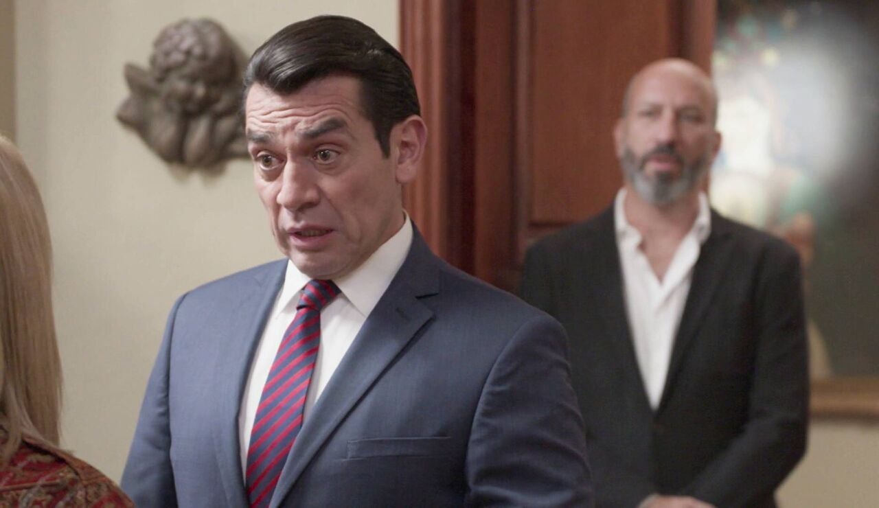 Armando quiere encerrar de nuevo a Estela en un psiqui&aacute;trico, pero Irene le para los pies 