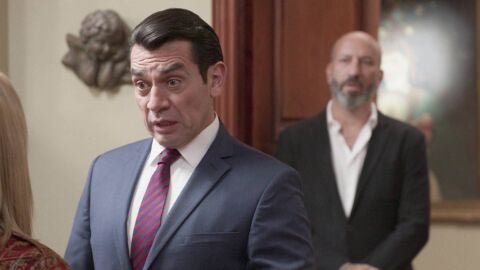 Armando quiere encerrar de nuevo a Estela en un psiqui&aacute;trico, pero Irene le para los pies 