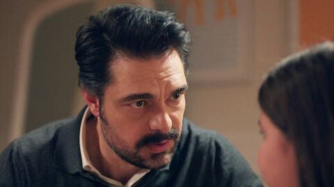 Tufan le confirma a Ipek que Leyla es su hermana