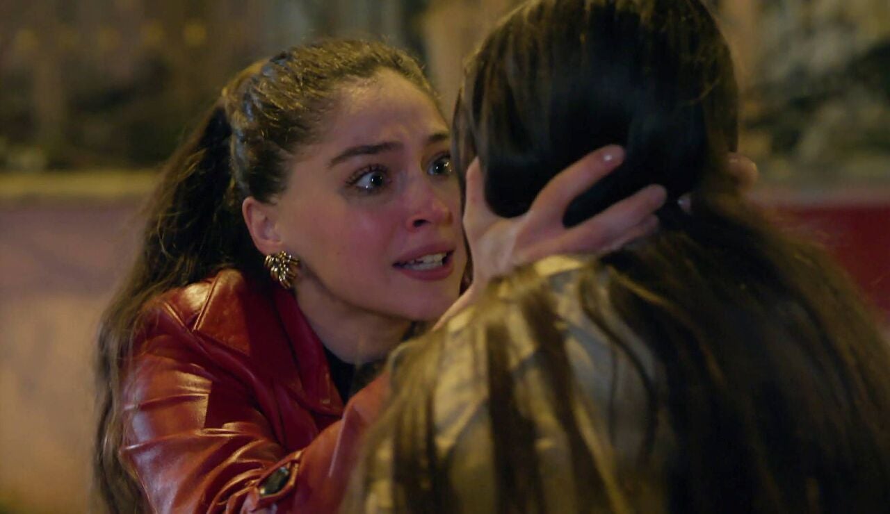 Leyla le confiesa a Ipek que es su hermana biol&oacute;gica y que su padre fue asesinado por Nur