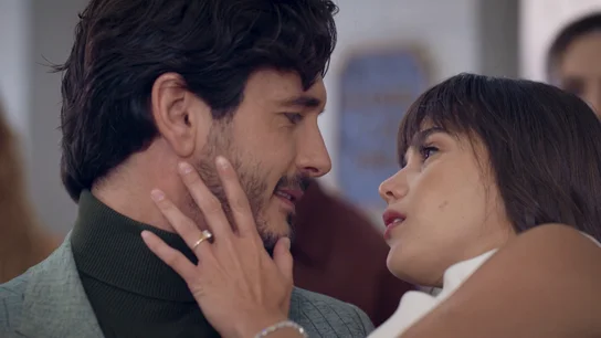 Ana no dá credito: Alberto está vivo de verdad y ella ahora no puede casarse con Carlos Ana no dá credito: Alberto está vivo de verdad y ella ahora no puede casarse con Carlos