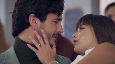 Ana no dá credito: Alberto está vivo de verdad y ella ahora no puede casarse con Carlos