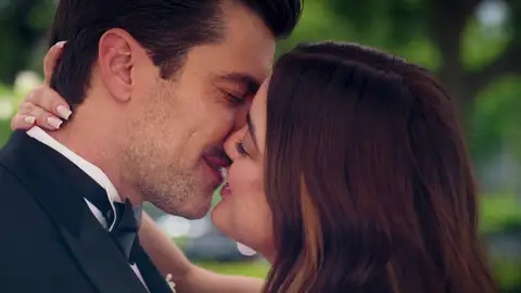 Mateo pide a Clara que se case con él Mateo pide a Clara que se case con él