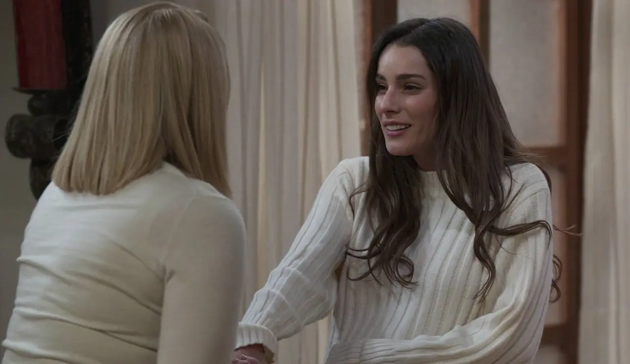 Elsa está a punto de dar a luz y Armando planea dar a su nieto en adopción