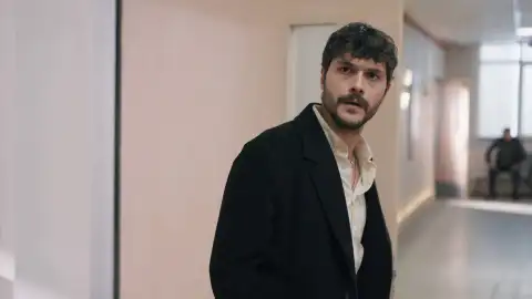 Civan estalla al ver a Nur y Mali en el hospital Civan estalla al ver a Nur y Mali en el hospital