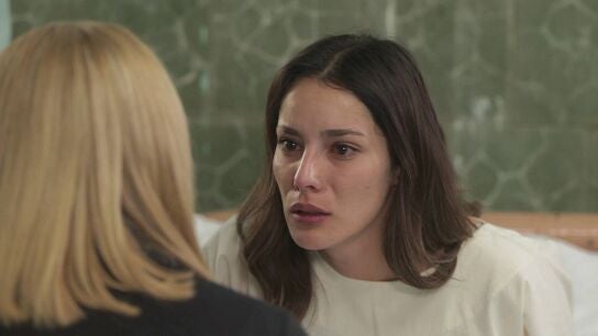 Armando enga&ntilde;a a todos: entrega a la hija de Elsa a otra familia y le hace creer que ha muerto