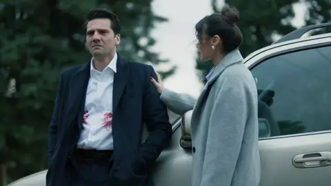 Ilgaz se apoya en Ceylin mientras promete vengar la muerte de su padre Ilgaz se apoya en Ceylin mientras promete vengar la muerte de su padre