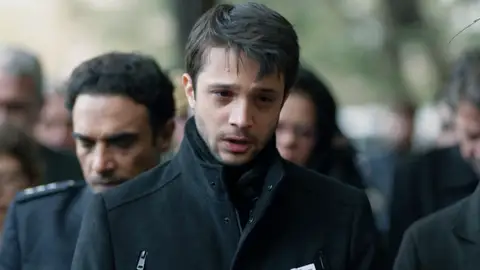 Secretos de familia - La desgarradora carta de Çinar a Metin Secretos de familia - La desgarradora carta de Çinar a Metin